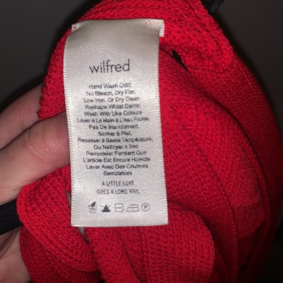 Aritzia Red Cross over crop top - Picture 4 of 4